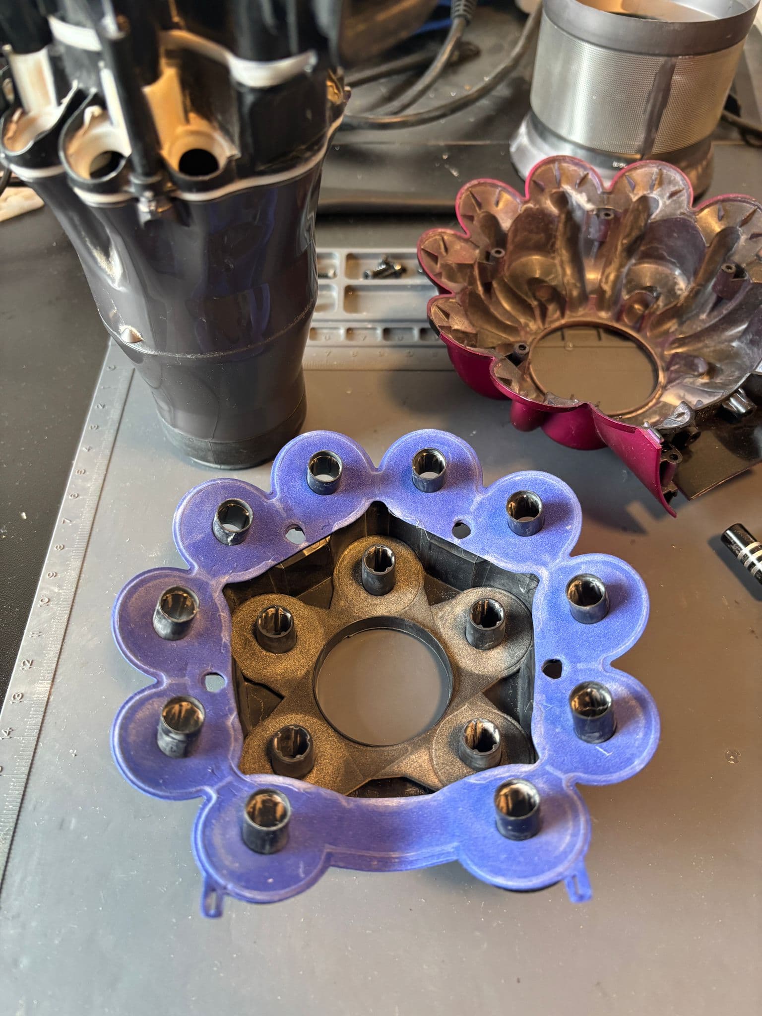 Dyson V7 / V8 reinigen lassen – Deep Cleaning & Wartung vom Fachbetrieb Vorschau 4