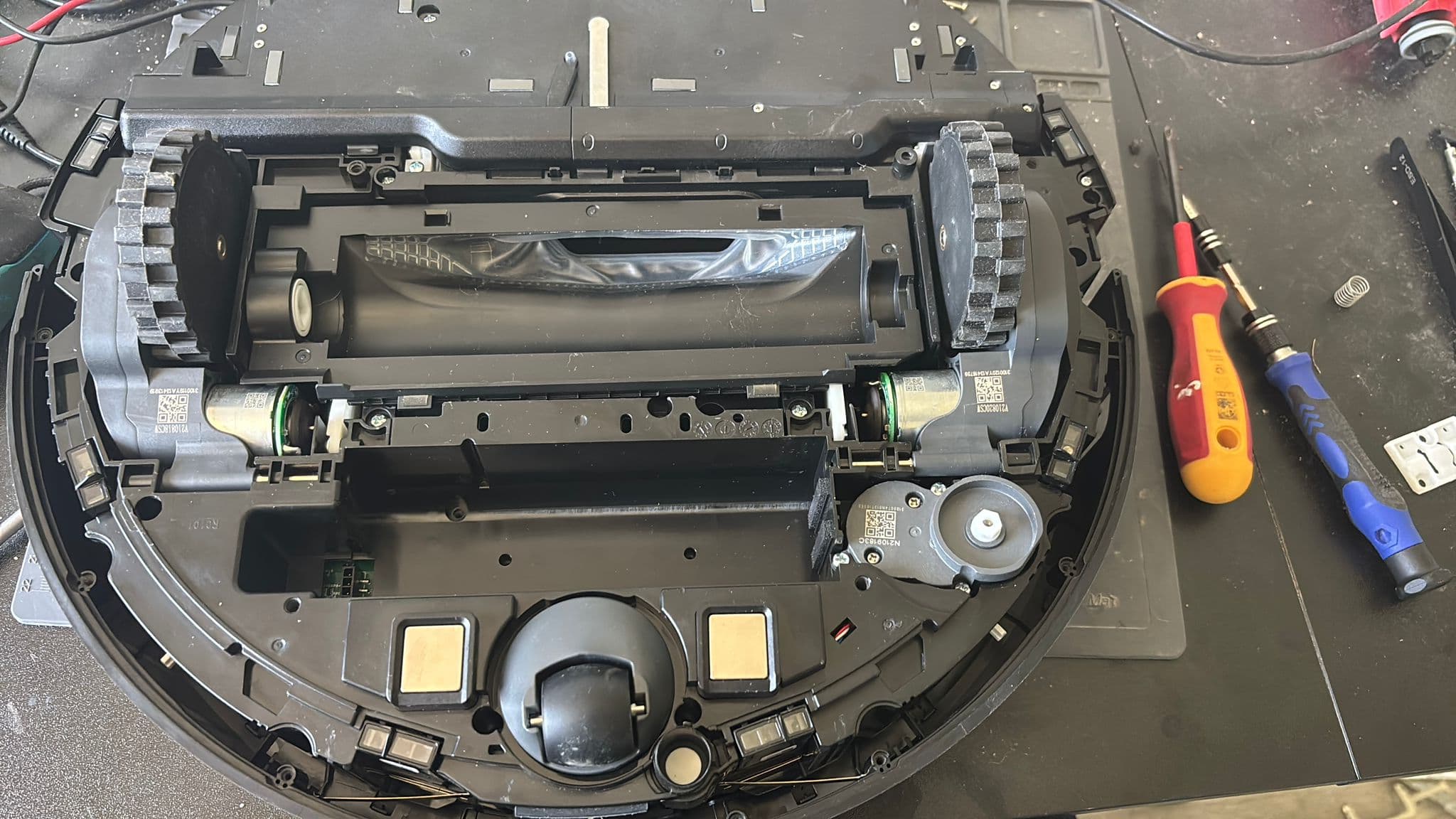 Roborock Fehler 13 – Saugroboter lädt nicht richtig und fährt von der Ladestation Bild 1