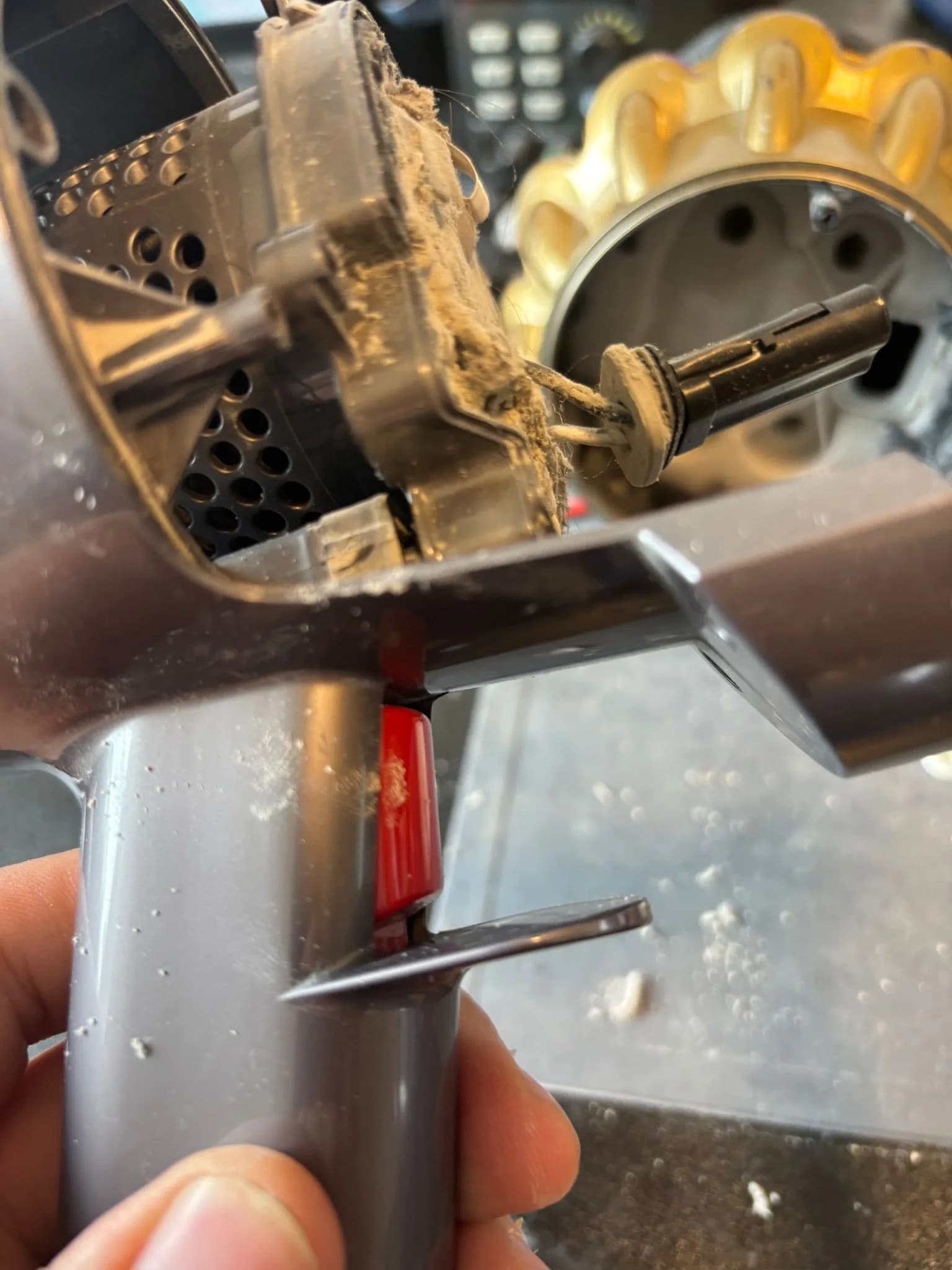 Dyson V10 / V11 Schaltertausch erfolgreich durchgeführt vorher