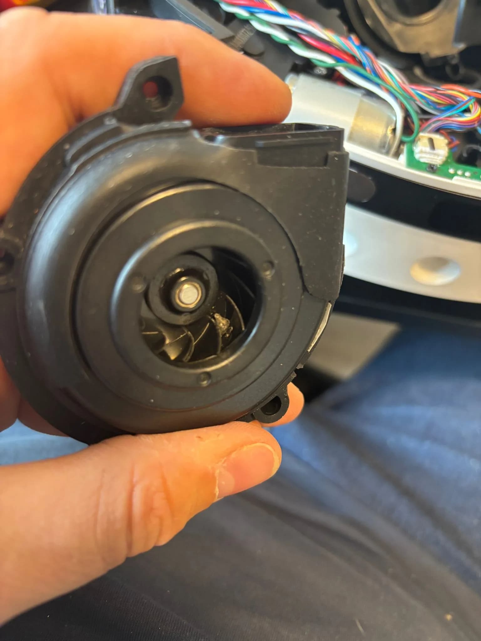 Dreame L10s Ultra Gen 3 laut geworden – Fremdkörper in der Saugturbine entfernt
