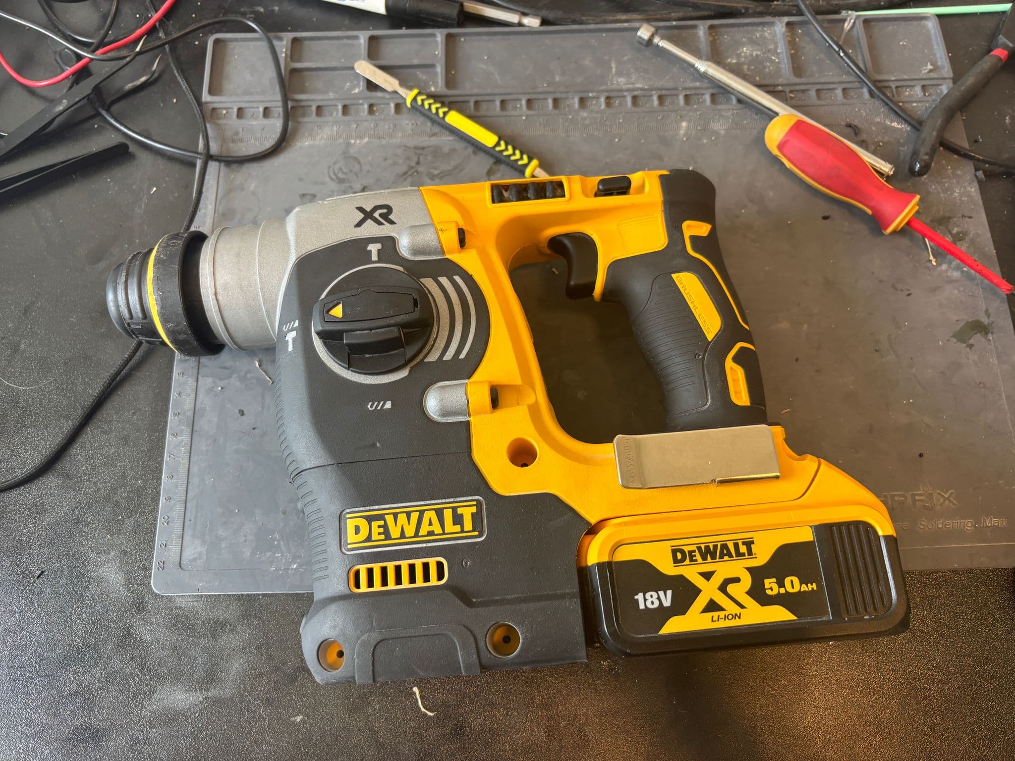 DeWalt DCH273 XR Schlagfunktion unregelmäßig – durch Wartung erfolgreich instandgesetzt